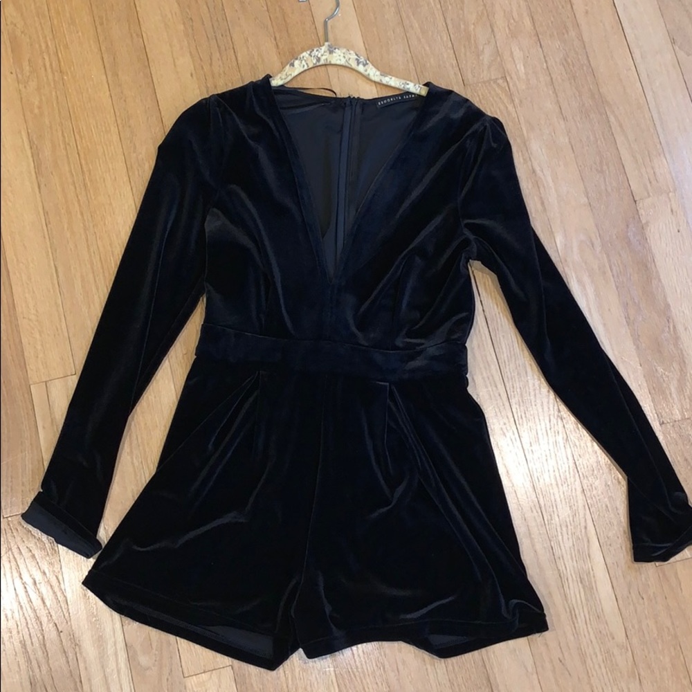 Velvet long-sleeve v-neck romper